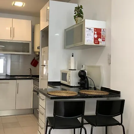 Διαμέρισμα Between Historical Monuments *