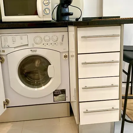 Between Historical Monuments Daire *