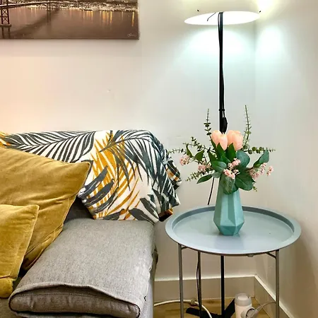 Between Historical Monuments Daire