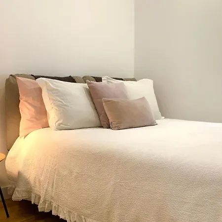 Between Historical Monuments Apartmán