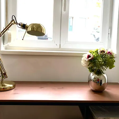 Between Historical Monuments Лиссабон