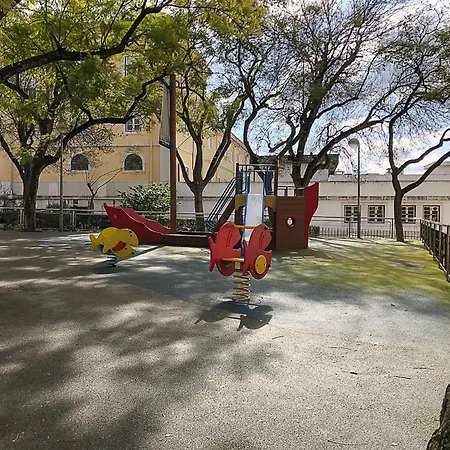 Between Historical Monuments Лиссабон